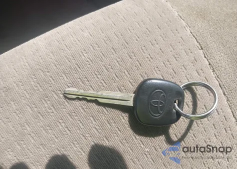 2005 Toyota Corolla Ce/Le/S from USA, damaged, VIN 2T1BR32E85C330541